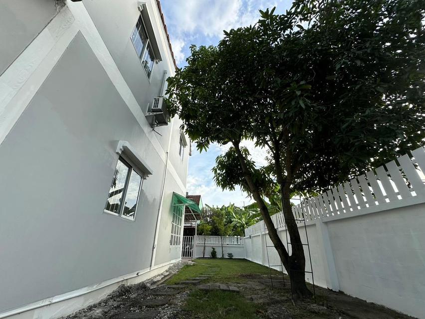 New Renovate Townhouse ร่มเกล้า ซอย 6 34 ตรว 2 ห้องนอน 2 ห้องน้ำ 2 ที่จอดรถ  2.35 ลบ 6