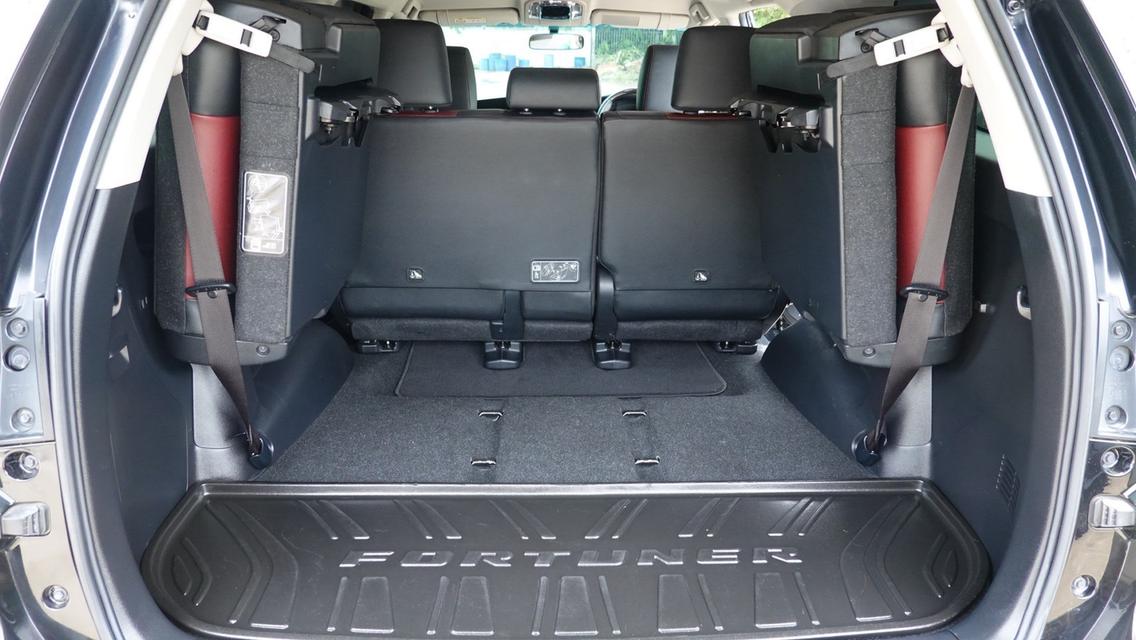 Toyota Fortuner 2.8 TRD Sportivo 2WD 2018 สีดำ 9