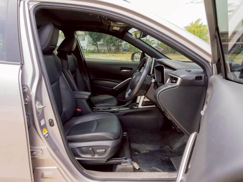ขาย Toyota Cross 1.8Hybrid ปี20 12