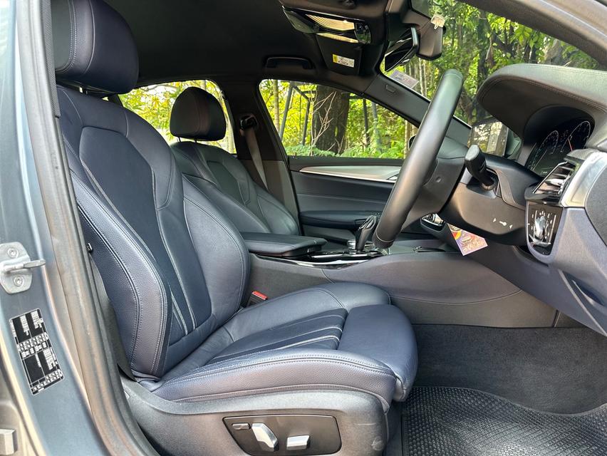 รหัสรถ PAT1966 BMW 520d M Sport สีเทาดำ ปี2019  8