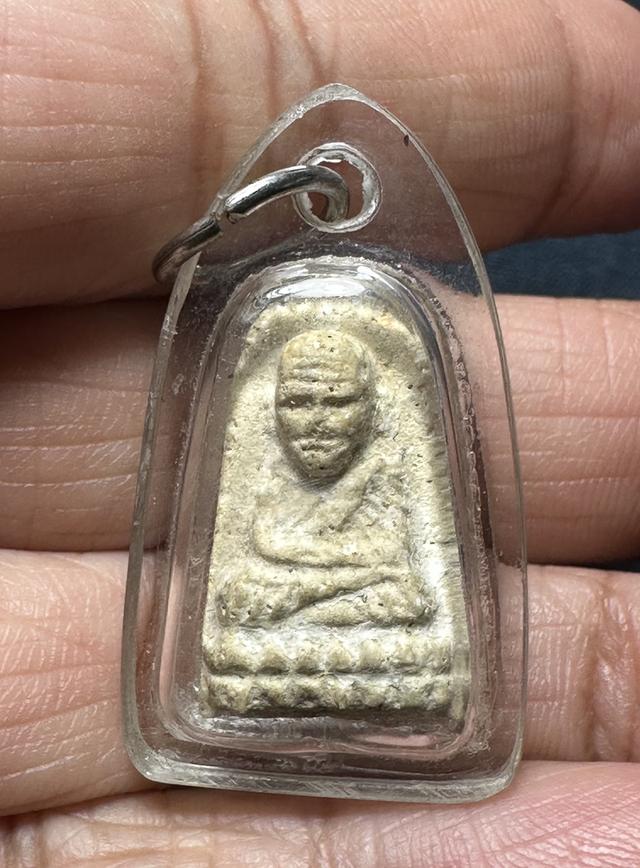 ล.ป.ทวด เนื้อขาว เลี่ยมเดิม ไพอมีอายุความเก่าม่ทราบที่