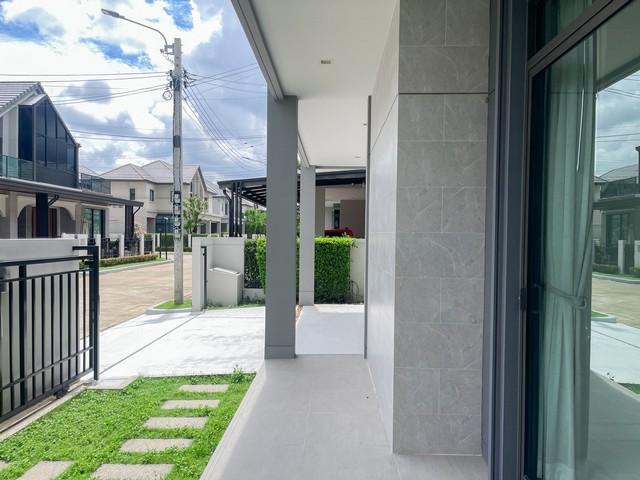 บางกอก บูเลอวาร์ด พระราม 5 ใกล้ถนนนครอินทร์ และ ร.ร.เด่นหล้า พระราม 5 5