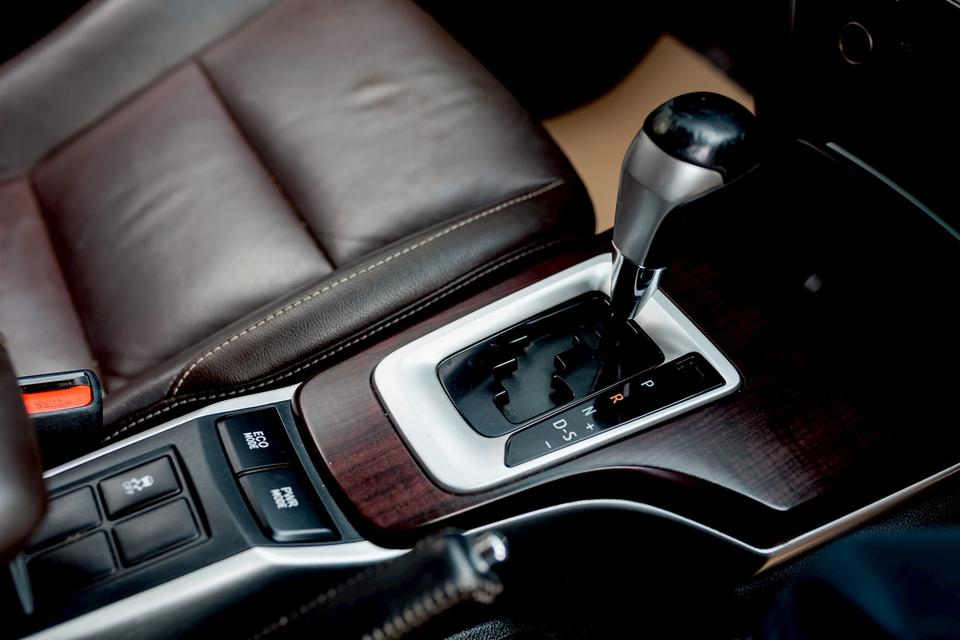 Toyota Fortuner 2.4V ปี18 12