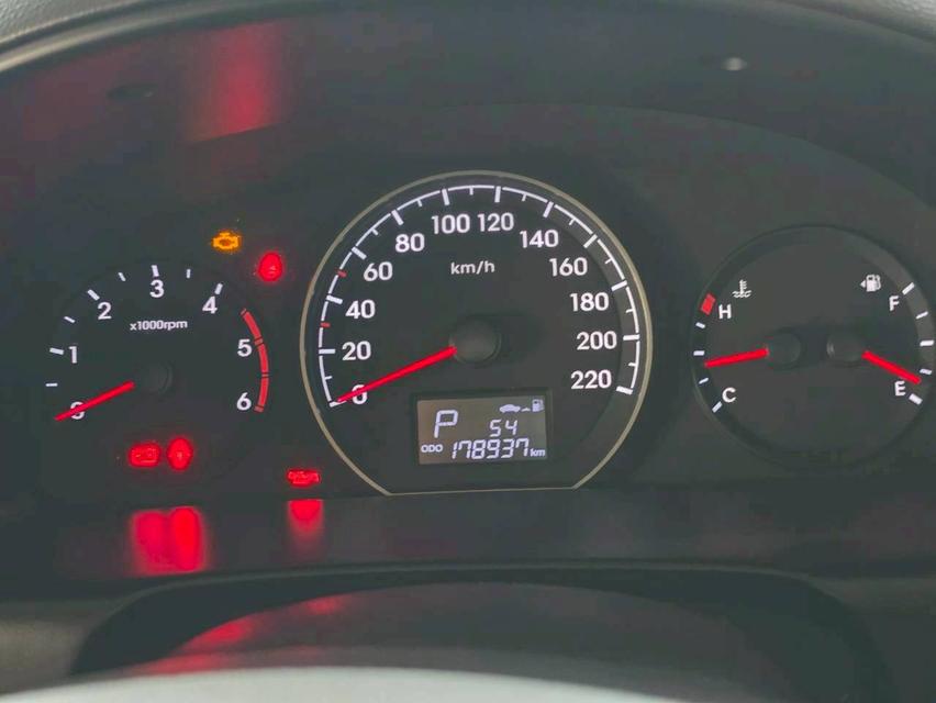 Hyundai H1 2.5Deluxe ปี16 9