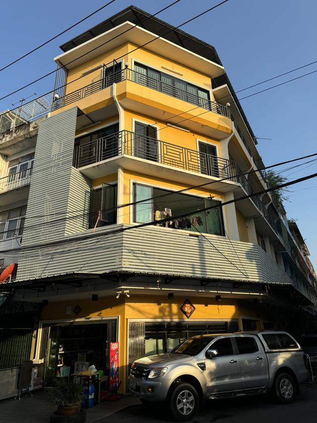 บ้านตึกแถว ทำเลดีใกล้รถไฟฟ้า 1