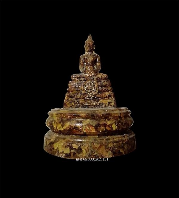 พระบูชาตั้งหน้ารถหลวงพ่อโสธร วัดโสธรวรมหาวิหาร จ.ฉะเชิงเทรา