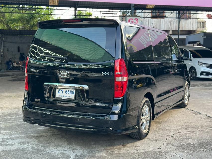 Hyundai H-1 รถสวยพร้อมใช้งาน