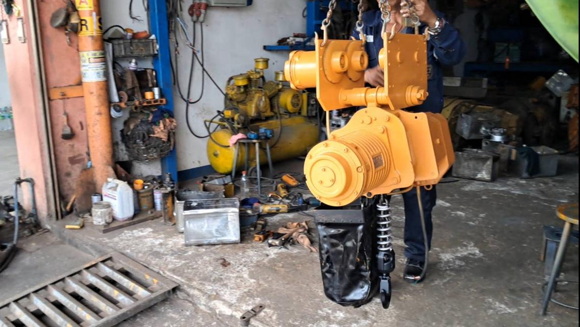 ขายรอกโซ่ไฟฟ้ามือสองขนาด2ตันยกสูง8เมตรไฟ3เฟสพร้อมใช้ 11