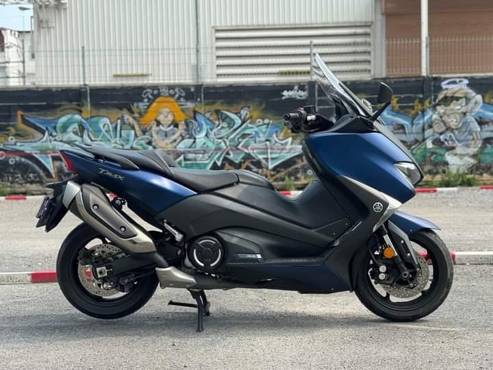 Yamaha Tmax สีน้ำเงิน 4