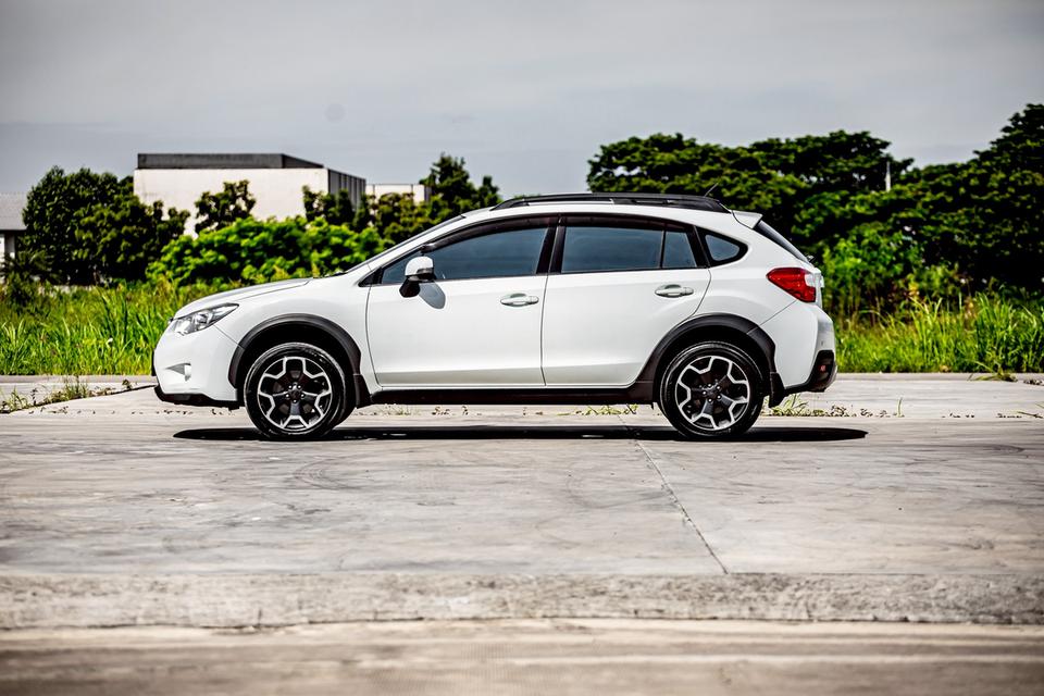 Subaru Xv 2.0 AWD สีขาว ปี 2013  10