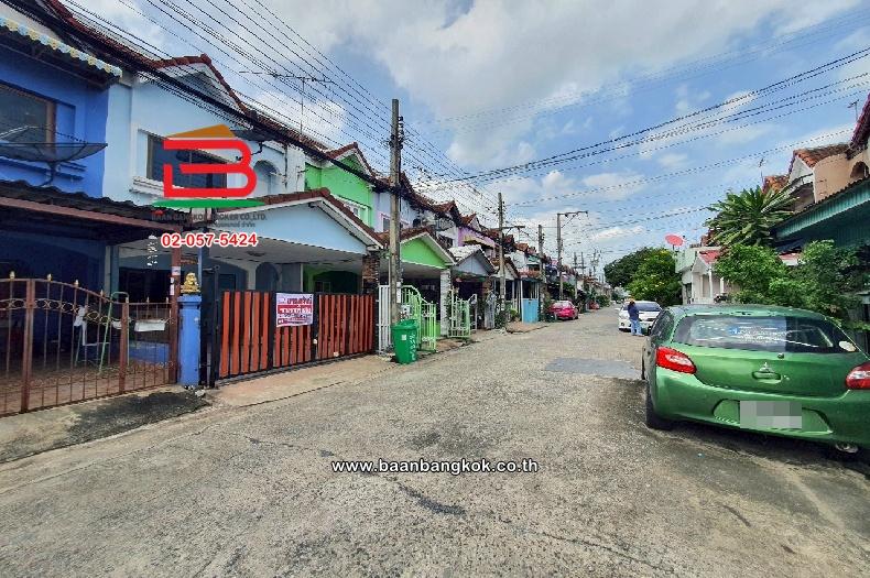 ทาวน์เฮาส์ หมู่บ้าน เค.ซี ร่มเกล้าวิลล์ เนื้อที่ 17.1 ตร.ว (ร่มเกล้า 18) ใกล้ใกล้วัดปากบึง(ร่มเกล้า ซ.20) เขตมีนบุรี(แสนแสบ) กรุงเทพมหานคร