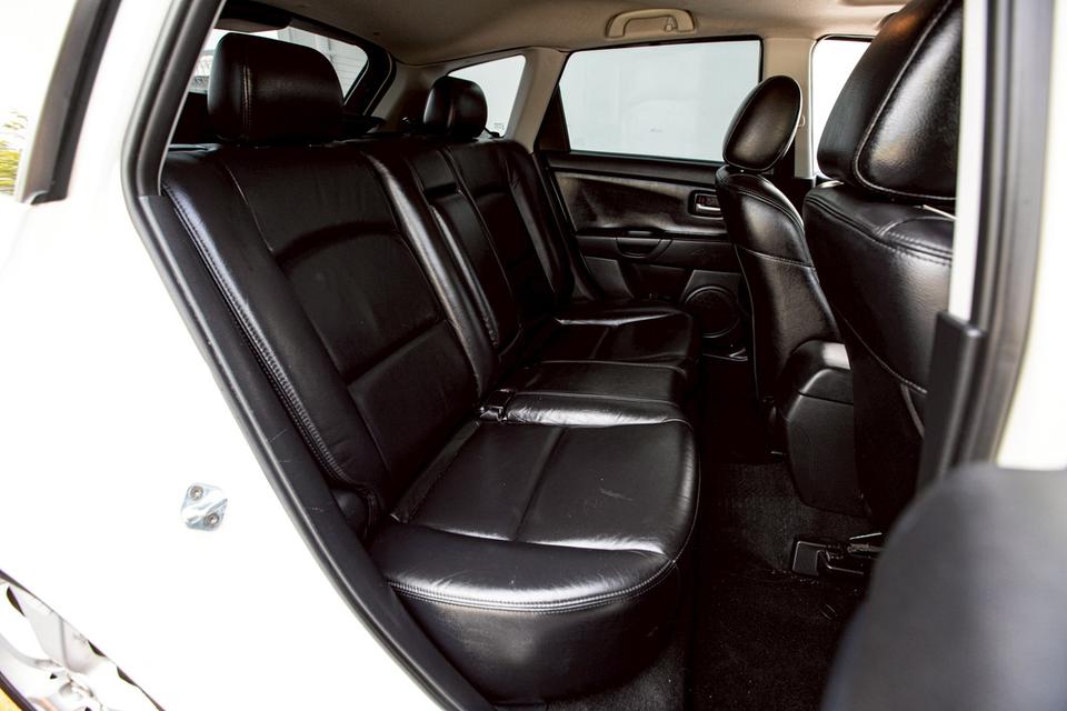 Mazda3 2.0 Maxx Sport ซันรูฟ ปี 2006 สีขาว  12