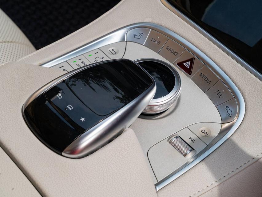 Mercedes Benz S300 2.1 Bluetec Hybrid (W222) ปีจด 2015 ประกันเครื่องยนต์เกียร์หลังการขาย 3 ปี/30,000. Km. รูปที่ 18