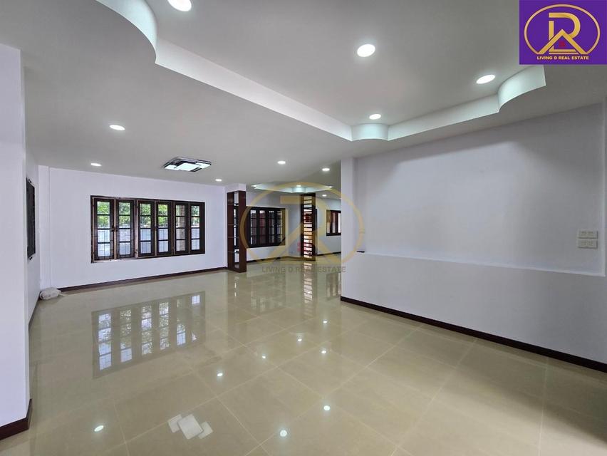 คุ้มสุดขายบ้านเดี่ยว2ชั้น หลังใหญ่ มบ.เวิล์ดวิลล่า พร้อมเรือนรับรอง รีโนเวทแล้ว สวยมาก อยู่ในตัวเมือง ใกล้เซ็นทรัลชลบุรี 3