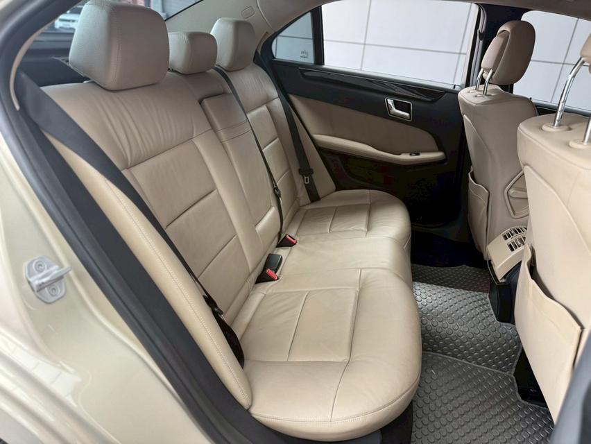 2011 BENZ E-CLASS, E200 CGI Avantgardeโฉม W212 ปี10-16 สีน้ำตาล รูปที่ 6