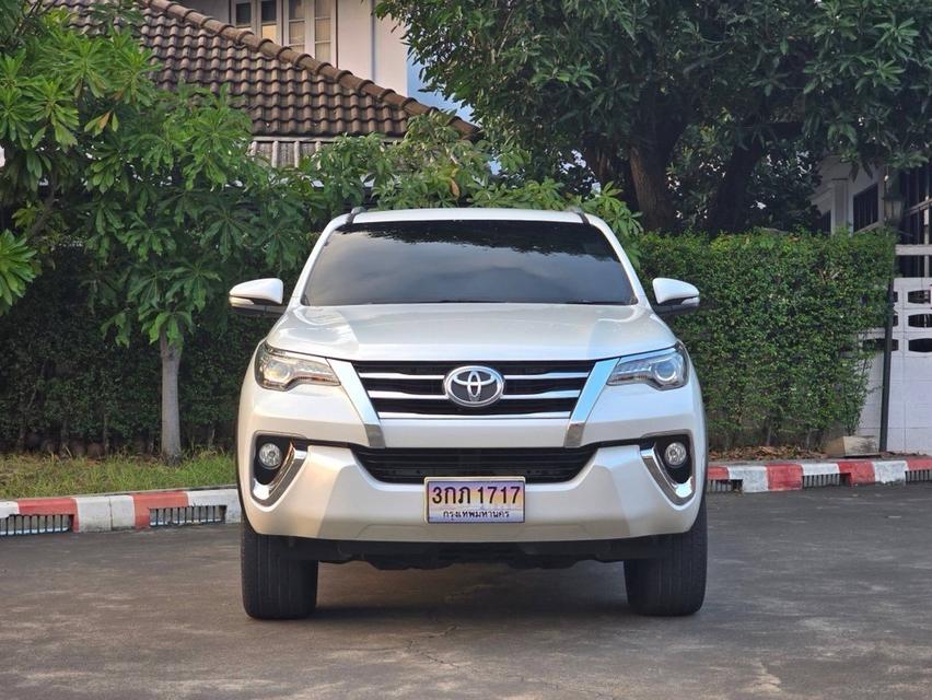 Toyota Fortuner 2.4 V 2WD ปี2015 จด2016 2