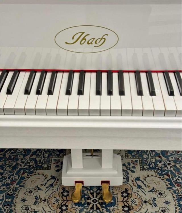 Grand Piano สีขาว 3