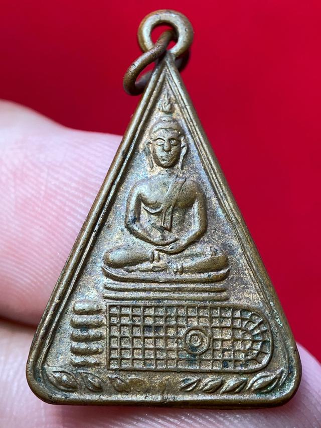 เหรียญพระพุทธบาท สมเด็จพระพุทธาจารย์นวม วัดอนงค์ ปี 2497 รูปที่ 2