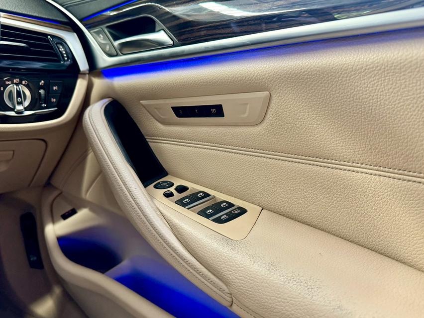 Bmw 520D luxury auto 8