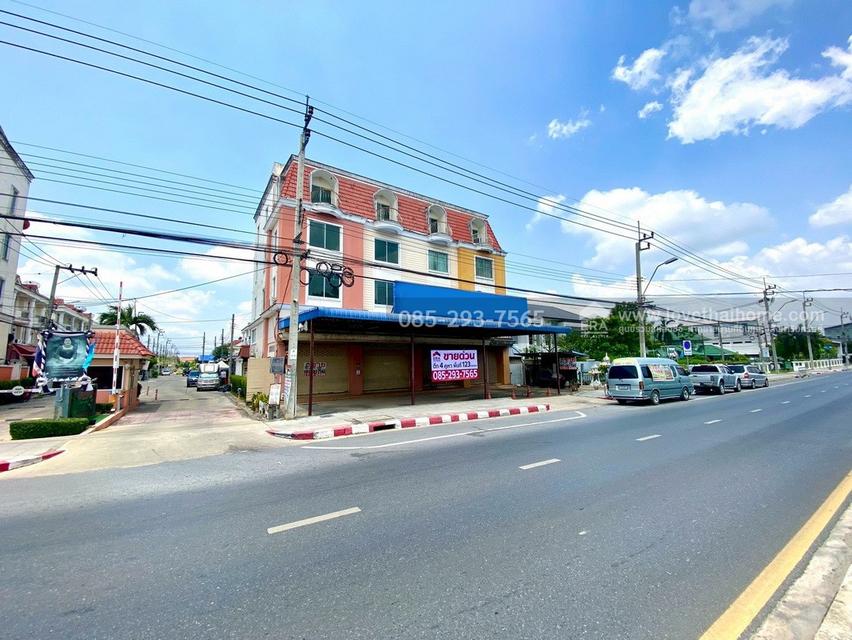 ขายตึกแถว 4.5 ชั้น ติดถนนสามวา โครงการนิรันดร์สิริ เฟส3 มีนบุรี มี 4 คูหา พื้นที่ 123 ตารางวา ทำเลดีมาก ใกล้โรงเรียนเอกบูรพาวิเทศศึกษา 4