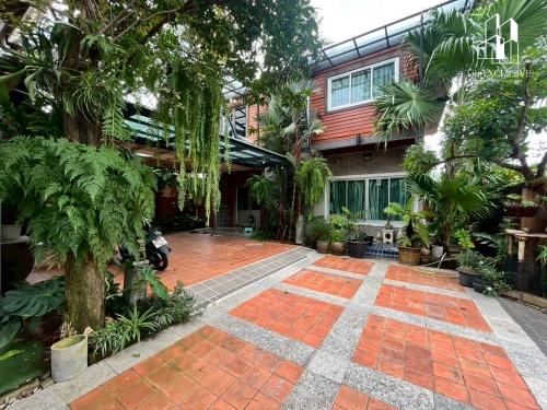 ขายด่วน ที่ดินพร้อมสิ่งปลูกสร้าง 3 หลัง พื้นที่กว้าง 170 ตร.ว. หมู่บ้านวาสนา ซอยหทัยราษฎร์ 11 มีนบุรี 3