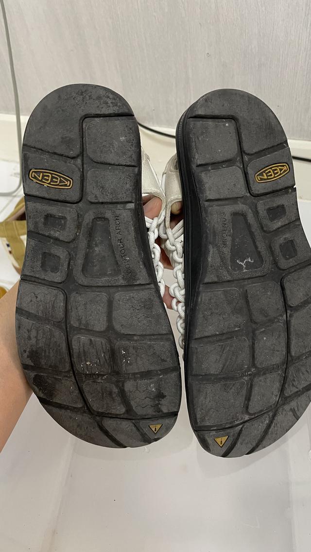 รองเท้า keen สีขาวครีม 5