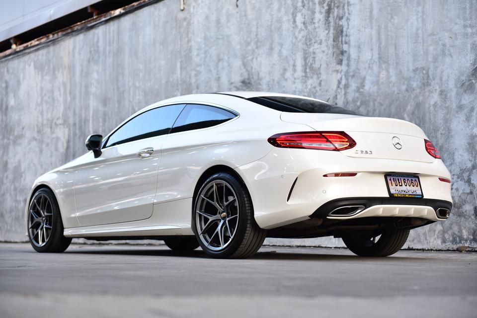 2016 แท้ Mercedes Benz C250 Coupé AMG Dynamic w205 สีขาว 🎖️ รูปที่ 3