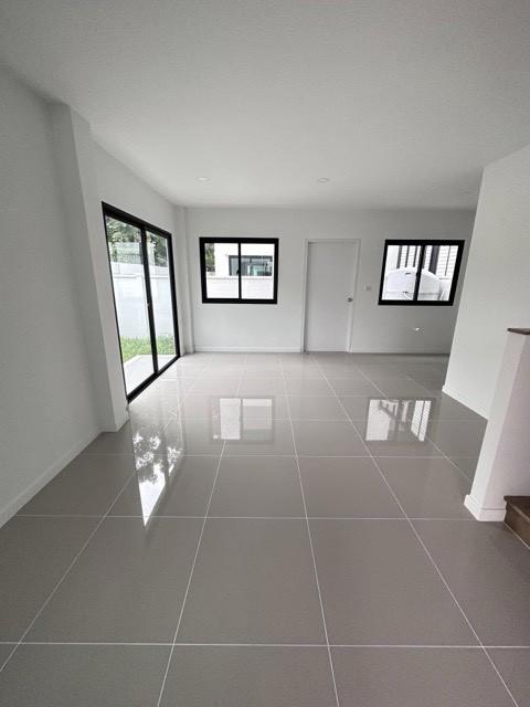 ขายทาวน์โฮมหลังมุม 3 ชั้น ซอยสุขุมวิท 113 โครงการลุมพินี ทาวน์เพลส สุขุมวิท ศรีนครินทร์ ใกล้ BTS สำโรง และ BTS ศรีด่าน 2