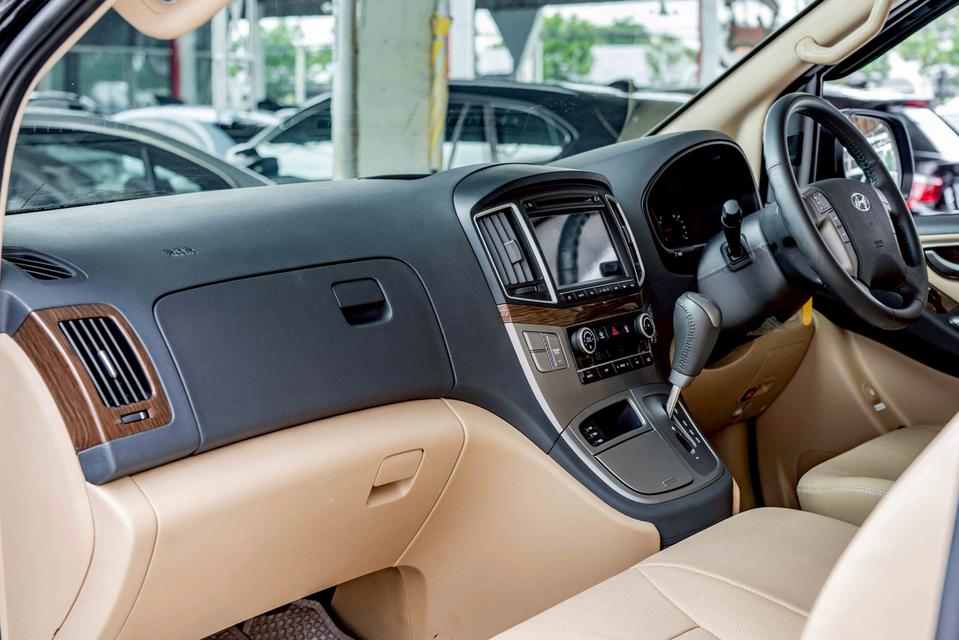 รหัสรถ NP6848 HYUNDAI H-1 2.5DELUXE 2021 12