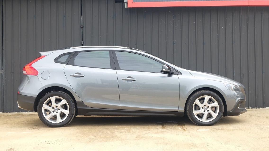 (แจ้งรหัสรถ KN207) VOLVO V40 D4 ดีเซล 2016 รูปที่ 6