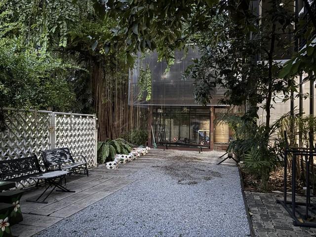 ให้เช่าสำนักงาน 3 ชั้น 590 ตร.ม. ย่านลาซาล สุขุมวิท 105 บรรยากาศร่มรื่น ใกล้ BTS แบริ่ง 3