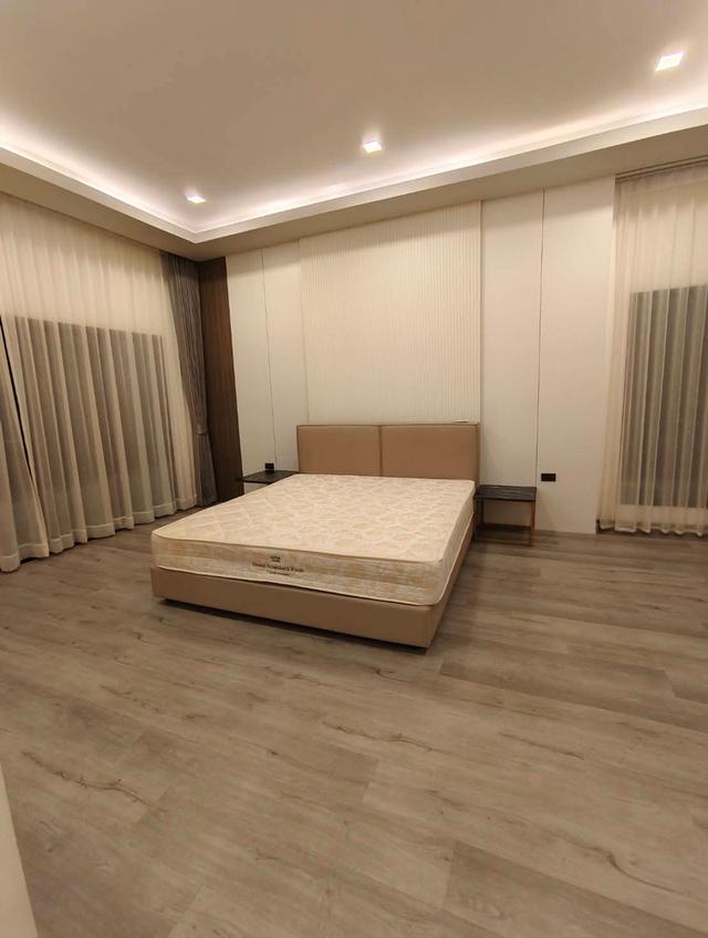 Chokchai village 9 for rent 5 bedroom  6