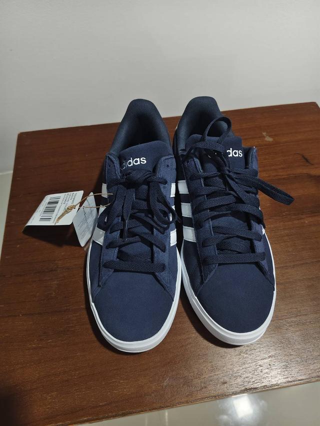 รองเท้า adidasของแท้ ซื้อมาแล้วใส่ไม่ได้ไม่เคยใส่ลงพื้น size US 8 UK 7 1/2