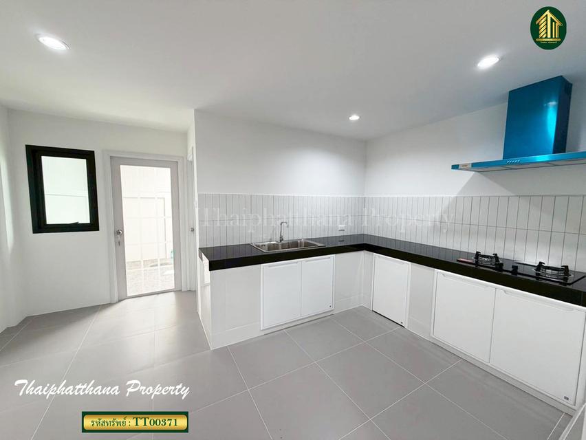 ทาวน์โฮม 3 ชั้น ซอยนาคนิวาส ลาดพร้าว 12