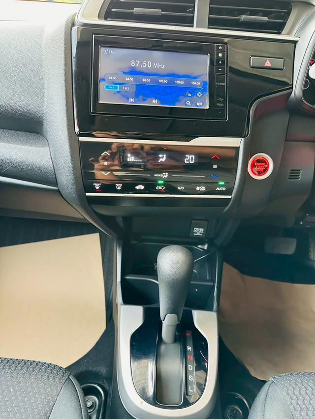 2017 honda jazz (GK)  V+ สีเทาดำ หล่อจบ ออปชั่นครบ ไม่ต้องง้อป้ายแดง รูปที่ 8