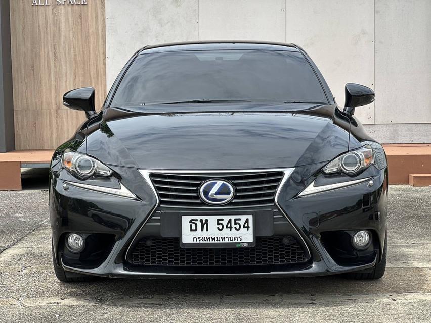LEXUS IS 300h (2015)