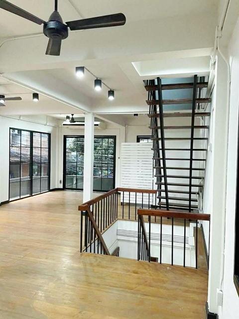 .ให้เช่าตึกเดี่ยว 3 ชั้นประชาสงเคราะห์ 25-33 25ตร.วา. 300ตร.ม. 3 นอน 4 น้ำ ซ.ประชาสงเคราะห์ 27-29 เดอะ สตรีทรัชดา 1.8 กม 5