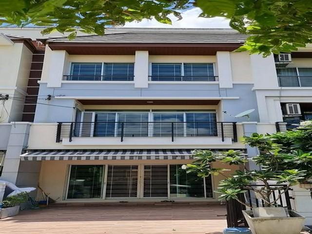 ให้เช่าทาวน์โฮม 3 ชั้น ย่านศรีนครินทร์ สวนหลวง หมู่บ้านกลางเมือง ศรีนครินทร์ 24 (อ่อนนุช–พัฒนาการ) 1