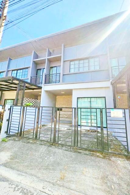 ม.รังสิต 3.8 กม. 3นอน ให้เช่า พร้อมอยู่ กว้าง 22 ตร.วา.ทาวน์โฮม 2 ชั้น เฟอร์ฯ บิ๊กซี รังสิต 2.4 กม. ฟิวเจอร์พาร์ค รังสิต 1