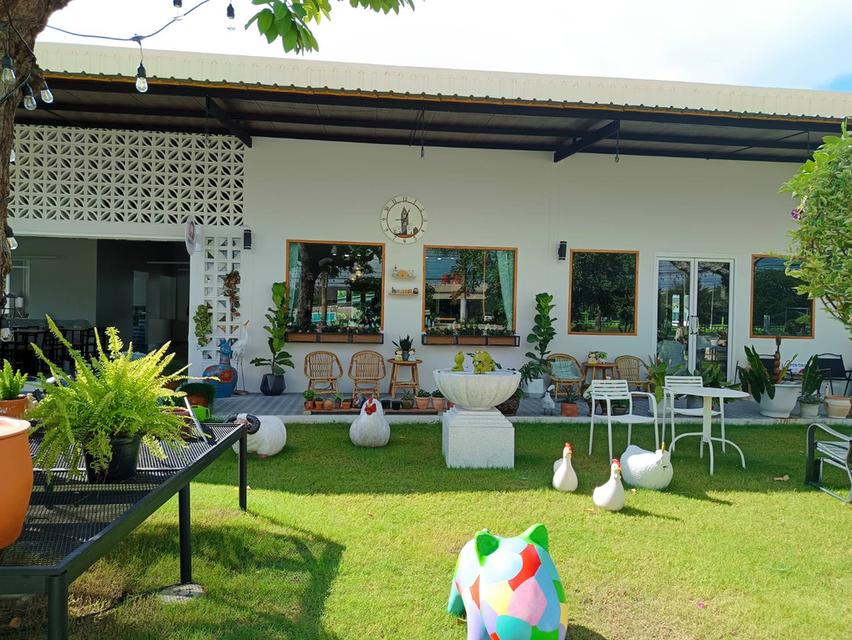 MeKhun Cafe and Bistro (มีคุณ คาเฟ่ แอนด์ บิสโทร) ร้านอาหาร คาเฟ่ เสื้อผ้ามือสอง และของตกแต่งบ้าน ราชบุรี 6