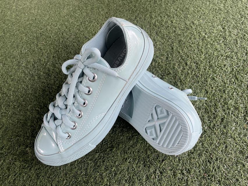 รองเท้า converse Chuck Taylor All Star( หนังแก้วของแท้สภาพใหม่มากไม่แอดไลน์หรือเข้ากลุ่มใดๆทั้งสิ้น)