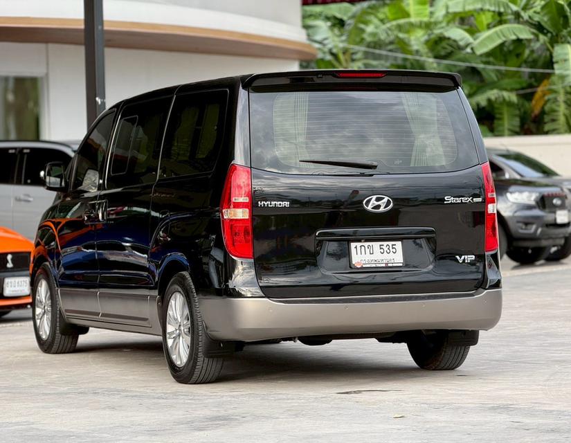 ปี 2012 HYUNDAI GRAND STAREX, 2.5 VIP โฉม ปี10-18 สีดำ เกียร์ออโต้ ดีเซล