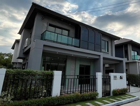 🏡 ขายบ้านเดี่ยว 2 ชั้น "บางกอก บูเลอวาร์ด พระราม 5" ขนาดที่ดิน: 50.3 ตร.วา พื้นที่ใช้สอย: 213 ตร.ม. 4 ห้องนอน (มีห้องนอนชั้นล่าง รองรับผู้สูงอายุ) 12