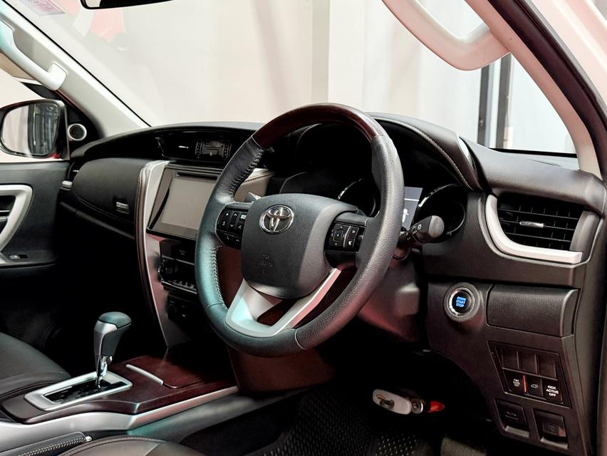 2020 TOYOTA FORTUNER 2.4V รถมือเดียวออกป้ายแดง รถวิ่งน้อย ประวัติศูนย์ครบ ไม่เคยมีอุบัติเหตุครับ 10