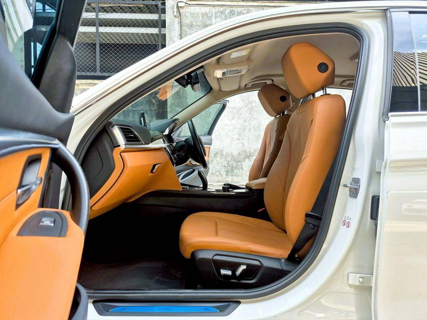 BMW 320d Iconic ปี2019 15