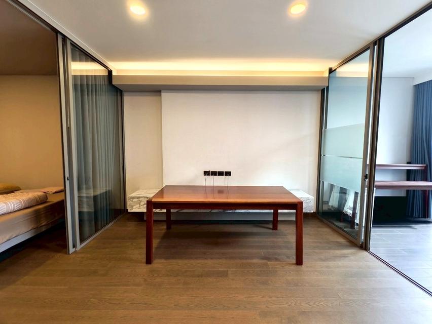 ไซมิส เอ๊กซ์คลูวีฟ ควีนส์ 4