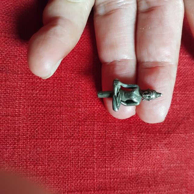 พระบ้านเก็บเก่า พระยอดธงเนื้อเงินเก่าๆ