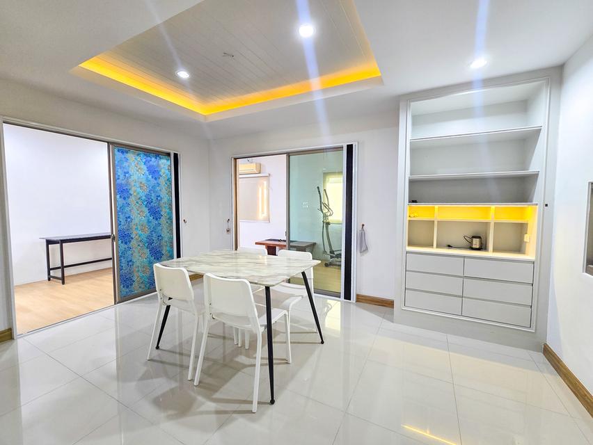 ให้เช่า บ้านเดี่ยว 2 ชั้น หมู่บ้าน เฮ้าส์ ออฟ เดอะ คานารี่ – สวนเสือศรีราชา บ้านสวย เฟอร์นิเจอร์บิ้วอิน พร้อมเครื่องใช้ไฟฟ้าครบ จอดรถได้ 2 คัน พร้อมเข 9