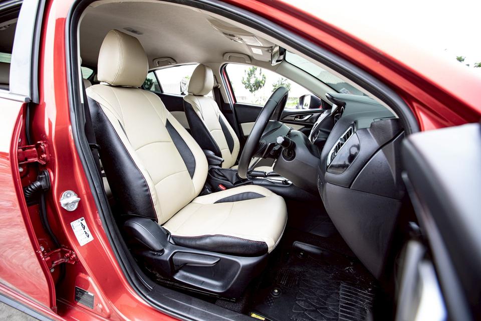 Mazda3 Skyactiv 2.0SP Hatchback ปี 2015 สีแดง  13