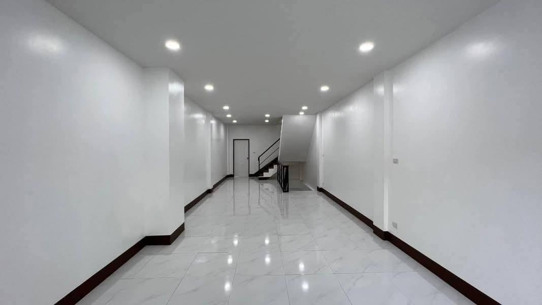 ✨ โอกาสลงทุนสุดคุ้ม ที่แม่อาย เชียงใหม่! ✨ 🏢 อาคารพาณิชย์สร้างใหม่ 4 ชั้น (ขายยกโครงการ 5 คูหา) 📍 ทำเลดี ต.มะลิกา อ.แม่อาย จ.เชียงใหม่ พร้อมเข้าอยู่ 6